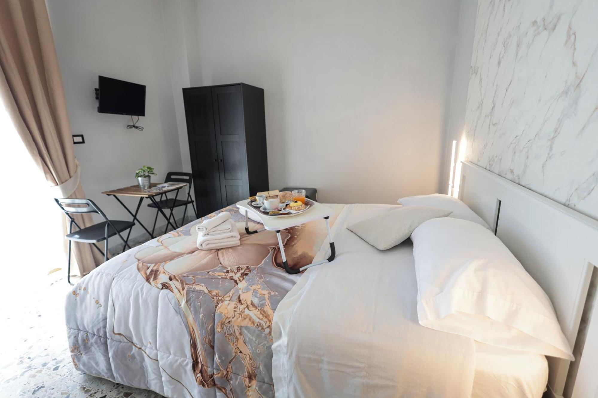 나폴리 A Cartulina E Napule B&B 외부 사진